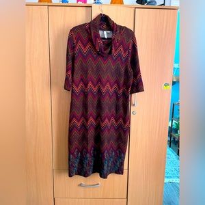 Dress designed in beautiful col of wine,orange,turquoise,black. Sleeves to elbow